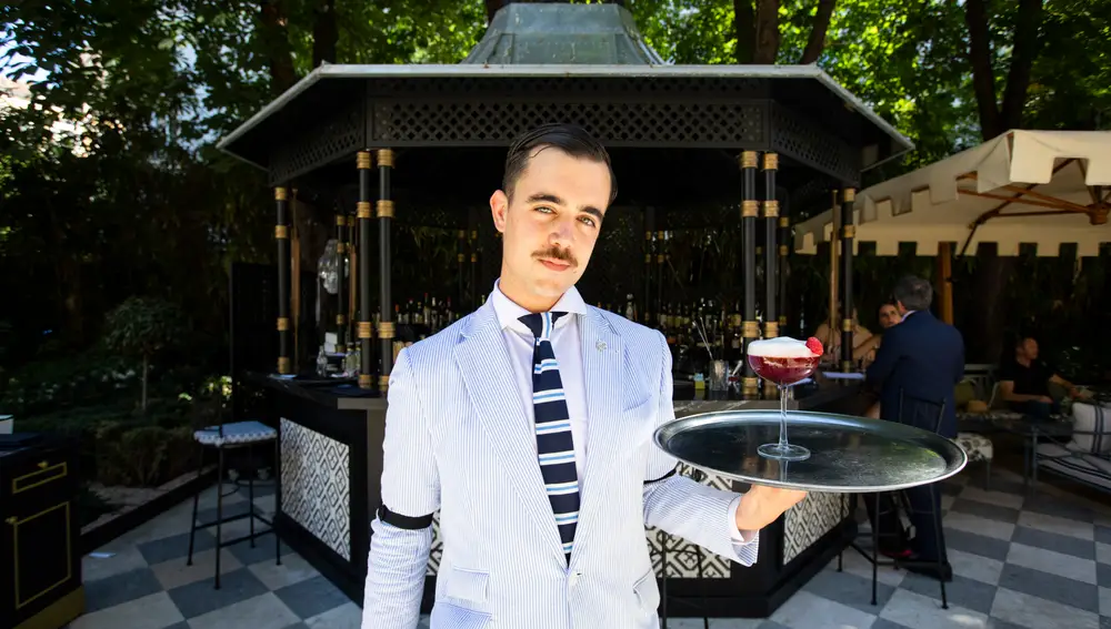 Planes de Verano. Hotel Santo Mauro, con su terraza y sus cocteles para disfrutar en los meses de verano.