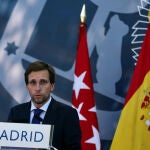 El alcalde de Madrid, José Luis Martínez-Almeida, interviene durante el acto de conmemoración de la festividad de San Juan Bautista, patrón de la Policía Municipal, en el parque de El Retiro