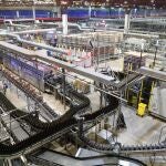 Visita a la Fábrica Mahou de cerveza. Industria. Proceso de producción y embotellado. Maquinaria.