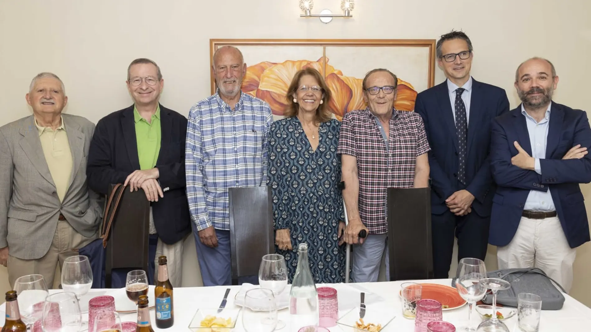 De izquierda a derecha, Pedro Díez, Jesús Pedroche, José Ignacio Echeverría, Elvira Rodríguez, el periodista Nino Olmeda, el presidente de Servimedia Fernando Riaño, y el presidente de la Cámara en la última legislatura, Juan Trinidad.