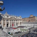Misa en la Plaza de San Pedro en el Vaticano