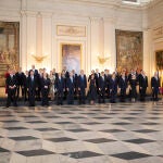 Foto de familia de la cumbre de la OTAN con los Reyes de España
