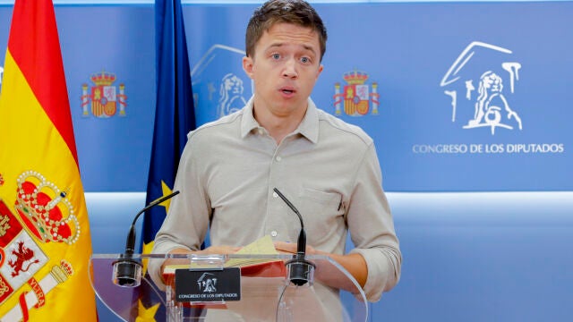 El portavoz de Más País,Íñigo Errejón, durante la rueda de prensa que ha ofrecido este martes en el Congreso
