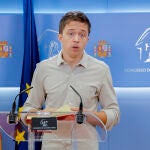 El portavoz de Más País,Íñigo Errejón, durante la rueda de prensa que ha ofrecido este martes en el Congreso