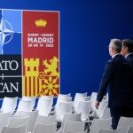 Pedro Sánchez y Jeans Stoltenberg en el recinto donde se celebra la cumbre de la OTAN