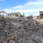 Dos semanas después de que los rayos de una tormenta fueran el origen del incendio más grave de la historia de Castilla y León, la sierra de la Culebra en Zamora trata de reponerse a este desastre medioambiental mientras las labores para su completa extinción continúan, en Otero de Bodas (Zamora)