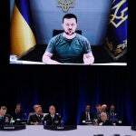 El presidente del Ucrania, Volodimir Zelenski, interviene por videoconferencia en la primera jornada de la cumbre de la OTAN