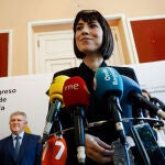 La ministra de Ciencia e Innovación, Diana Morant Ripoll, ofrece declaraciones a los medios de comunicación a su llegada a la inauguración del XIV Congreso Español de Sociología, en el Teatro Romea, en Murcia