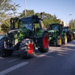 Algunos de los tractores participantes en la protesta contra los precios del gasóleo y la luz