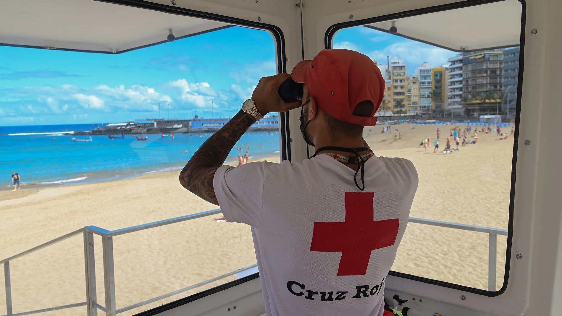 Fallece ahogado un bañista de 45 años en la playa del Carabassí de Elche (Alicante)