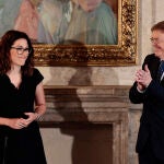 El president de la Generalitat, Ximo Puig, junto a la vicepresidenta y portavoz del Consell y consellera de Igualdad y Políticas Inclusivas, Aitana Mas, durante el acto de promesa de cargo celebrado en el Salón Dorado del Palau de la Generalitat