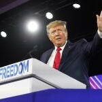 El ex presidente Donald Trump pronuncia un discurso en Nashville