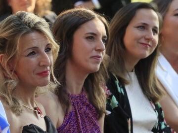 La vicepresidenta segunda y ministra de Trabajo y Econom&iacute;a Social, Yolanda D&iacute;az; la de ministra de Igualdad, Irene Montero, y la de Derechos Sociales y Agenda 2030, Ione Belarra