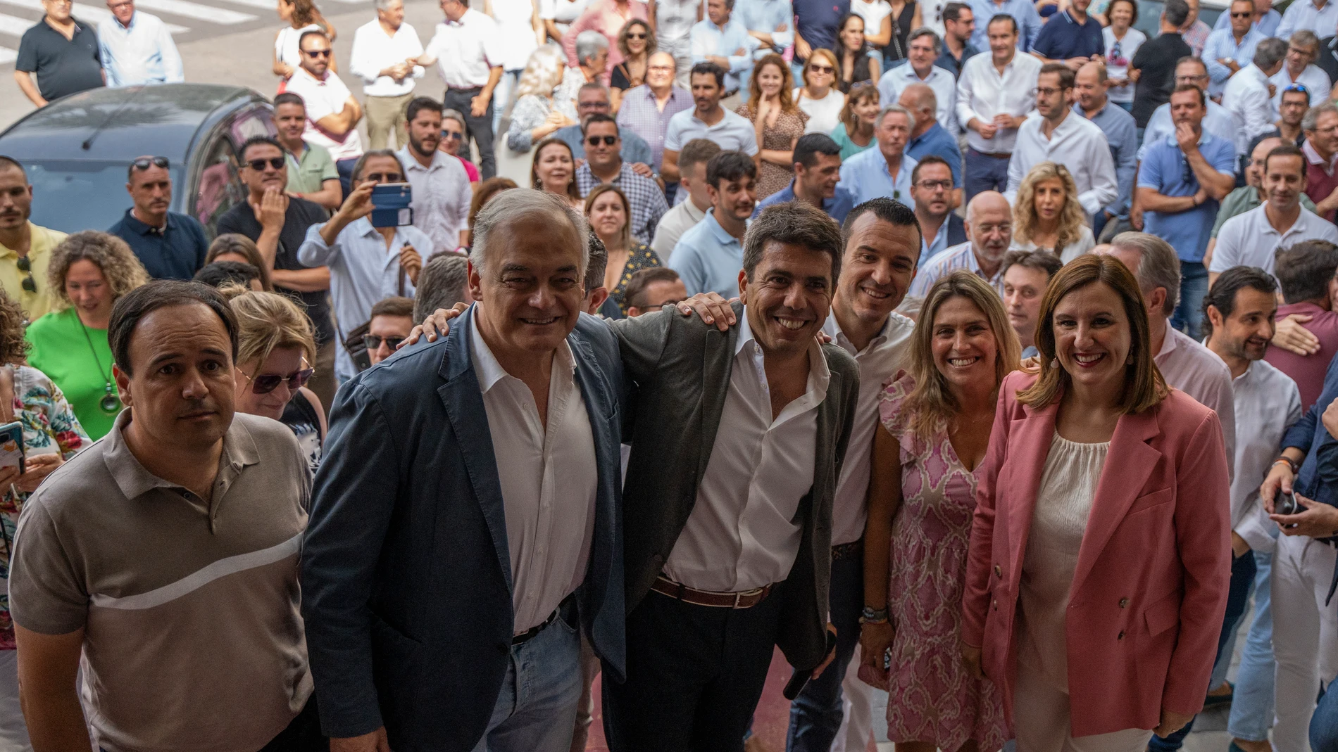 El vicesecretario de organización del Partido Popular de la Comunidad Valenciana (PPCV), Juan Francisco Pérez; el vicesecretario Institucional del PP, Esteban González Pons; el presidente del PPCV, Carlos Mazón; el presidente del PP en la provincia de Valencia, Vicente Mompó; la presidenta del PP en la provincia de Castellón, Marta Barrachina, y la secretaria general del PPCV, María José Català