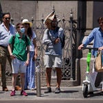 En las últimas semanas, se ha vuelto a ver a gente con mascarilla en el exterior, a causa del empeoramiento de los parametros de covid