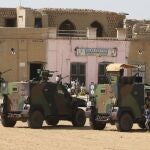 Fuerzas francesas patrullan Tombuctú en 2021.