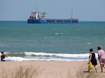 El barco ruso «Zhibek Zholy» con trigo supuestamente ucraniano zarpó ayer del puerto turco de Karasu El barco ruso «Zhibek Zholy» con trigo supuestamente ucraniano zarpó ayer del puerto turco de Karasu