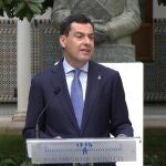 El presidente de la Junta de Andalucía en funciones, Juanma Moreno, en el acto por el 137 aniversario de Blas Infante, en el Parlamento andaluz