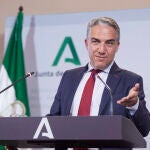 El consejero de Presidencia de la Junta de Andalucía, Elías Bendodo, durante la rueda de prensa tras el Consejo de Gobierno de la Junta de Andalucía. Joaquín Corchero / Europa Press