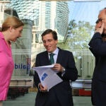 La portavoz del Gobierno municipal de Madrid Inmaculada Sanz Otero; el alcalde de Madrid, José Luis Martínez-Almeida y el delegado de Medio Ambiente, Borja Carabante