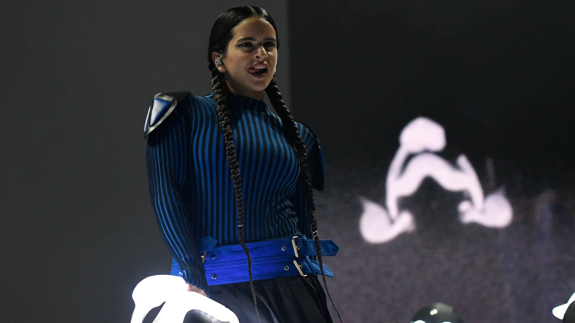 La cantante Rosalia durante el concierto inaugural en Almería, donde ha iniciado su gira mundial "Motomami World Tour"
