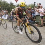 Primoz Roglic sufrió en los