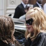 Nicole Kidman en el desfile Balenciaga Haute Couture Fall/Winter 2022-2023