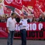 Vicente Andrés (i) y Faustino Temprano, en la concentración de esta mañana en Valladolid