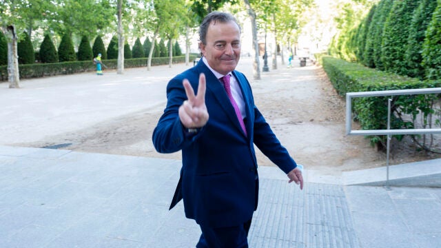 El ex juez Fernando Presencia, a su llegada a la Audiencia Nacional para declarar como imputado por sus presuntas injurias y calumnias contra magistrados del Tribunal Supremo, en la sede de la Audiencia Nacional, a 7 de julio de 2022