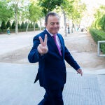 El ex juez Fernando Presencia, a su llegada a la Audiencia Nacional para declarar como imputado por sus presuntas injurias y calumnias contra magistrados del Tribunal Supremo, en la sede de la Audiencia Nacional, a 7 de julio de 2022
