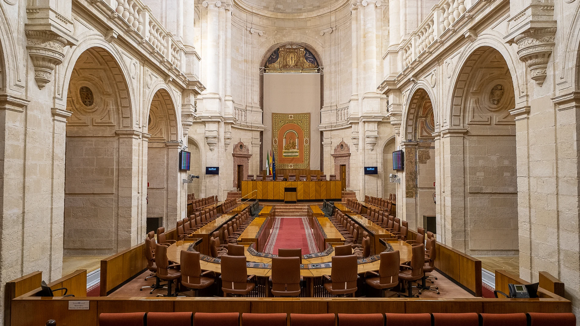 Salón de plenos del Parlamento de Andalucía