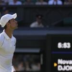 Djokovic lanza besitos a la parte de la grada con la que la tomó el serbio en el cuarto set