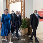 El ministro de Interior español, Fernando Grande Marlaska (c) junto con la .-comisaria de Asuntos de Interior de la Unión Europea, Ylva Johansson (2i) tras un encuentro con el ministro de Interior marroquí, Abdeluafi Laftit (d) este viernes en Rabata, dos semanas después de la tragedia de cruce masivo hacia la ciudad española de Melilla que causó la muerte de al menos 23 emigrantes. EFE/Ministerio del Interior SOLO USO EDITORIAL/SOLO DISPONIBLE PARA ILUSTRAR LA NOTICIA QUE ACOMPAÑA (CRÉDITO OBLIGATORIO)