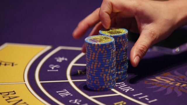 Funcionarios y policías marroquíes frecuentan casinos de las localidades de Mijas y San Pedro Alcántara, con los gastos costeados por los capos de la droga