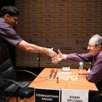 El Gran maestro indio Viswathan Anand vuelve a León