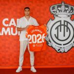Leo Román renueva con el Real Mallorca.