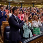 El Presidente del Gobierno, Pedro Sanchez, es aplaudido por su grupo an finalizar su intervención en el Debate sobre el Estado de la Nación