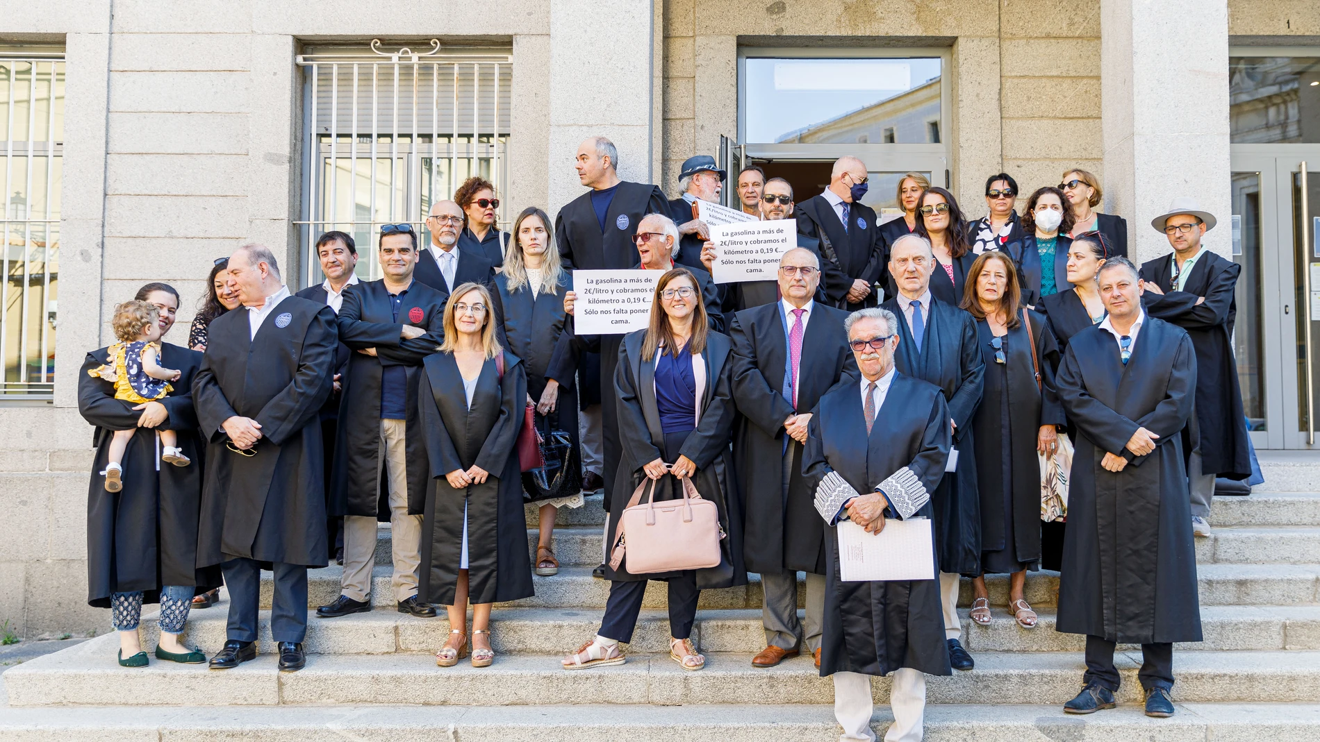 Los colegios oficiales de Abogados de varias provincias se movilizan por el incumplimiento del pago mensual a los letrados inscritos en el Turno de Oficio por parte del Ministerio de Justicia