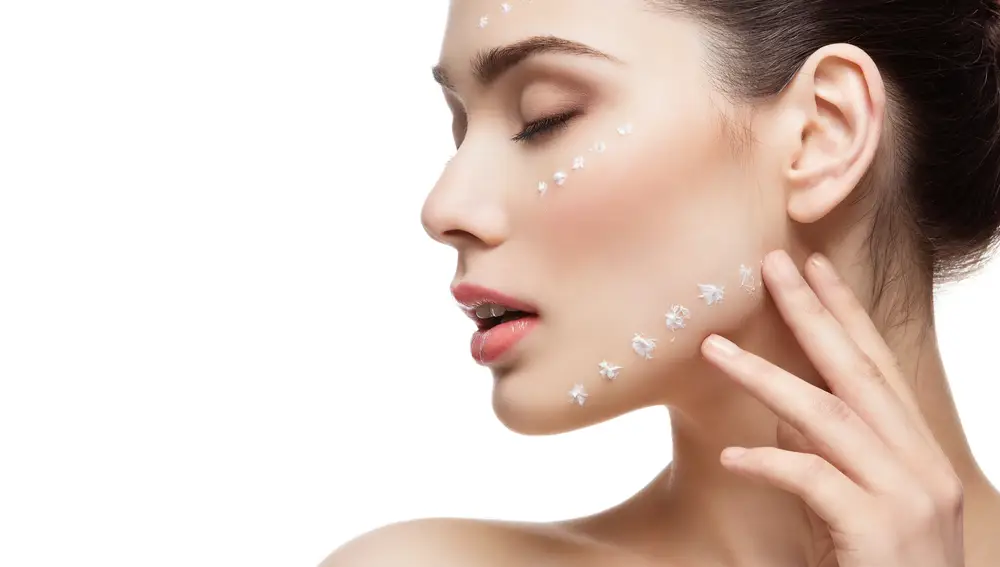 El retinol ha demostrado su eficacia como antiarrugas, renovador de la piel, para tratar el fotoenvejecimiento y otros problemas cutáneos