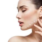 El retinol ha demostrado su eficacia como antiarrugas, renovador de la piel, para tratar el fotoenvejecimiento y otros problemas cutáneos