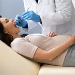 Mujer embarazada en el dentista