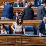 (I-D) La ministra de Derechos Sociales y Agenda 2030, Ione Belarra; la ministra de Igualdad, Irene Montero; y el ministro de Consumo, Alberto Garzón, en una sesión extraordinaria en el Congreso de los Diputados, a 13 de julio de 2022, en Madrid (España). Esta sesión tiene lugar tras el Debate del Estado de la Nación siete años después de que se celebrase el último. Los dos temas principales que abarca este pleno son la aprobación del Proyecto de Ley de Memoria Democrática y la proposición de reforma de la Ley Orgánica del Poder Judicial. La Ley de Memoria Democrática, desde su aprobación por el Gobierno hace casi ya un año el 20 de julio de 2021, ha estado envuelta en polémicas partidistas -como las dudas por la situación en que quedada la Ley de Amnistía-. Además el pleno decide hoy si toma en consideración el proyecto de ley de modificación del artículo 570 bis de la Ley Orgánica 6/1985, de 1 de julio, del Poder Judicial y su acuerdo 