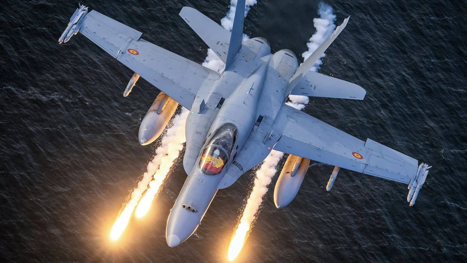 Un F-18 español fotografiado por el polaco Sławek Krajniewski “Hesja”