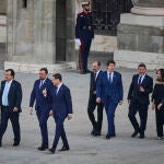 Presidentes Autonómicos durante el tercer homenaje de Estado a las víctimas de la covid-19 y de reconocimiento a la labor del personal celebrado en la en la Plaza del Palacio Real de Madrid