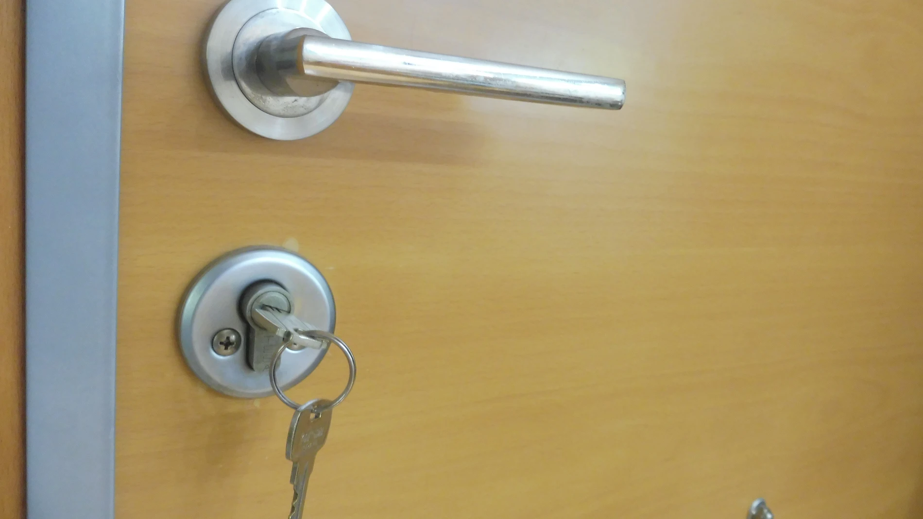 Según el Código Penal, cambiar la cerradura del domicilio conyugal durante una separación puede ser un delito de coacciones
