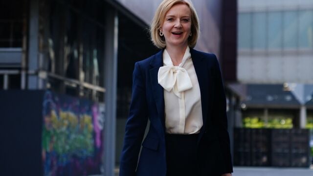 Liz Truss llega a los estudios de Channel 4 de Stratford para participar en el primer debate entre los aspirantes a convertirse en el nuevo líder "tory"