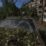 Un coche abandonado tras el bombardeo en Konstantinovka, en la región de Donetsk, hoy