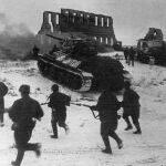 Tropas y elementos acorazados soviéticos durante la Operación Urano noviembre de 1942.