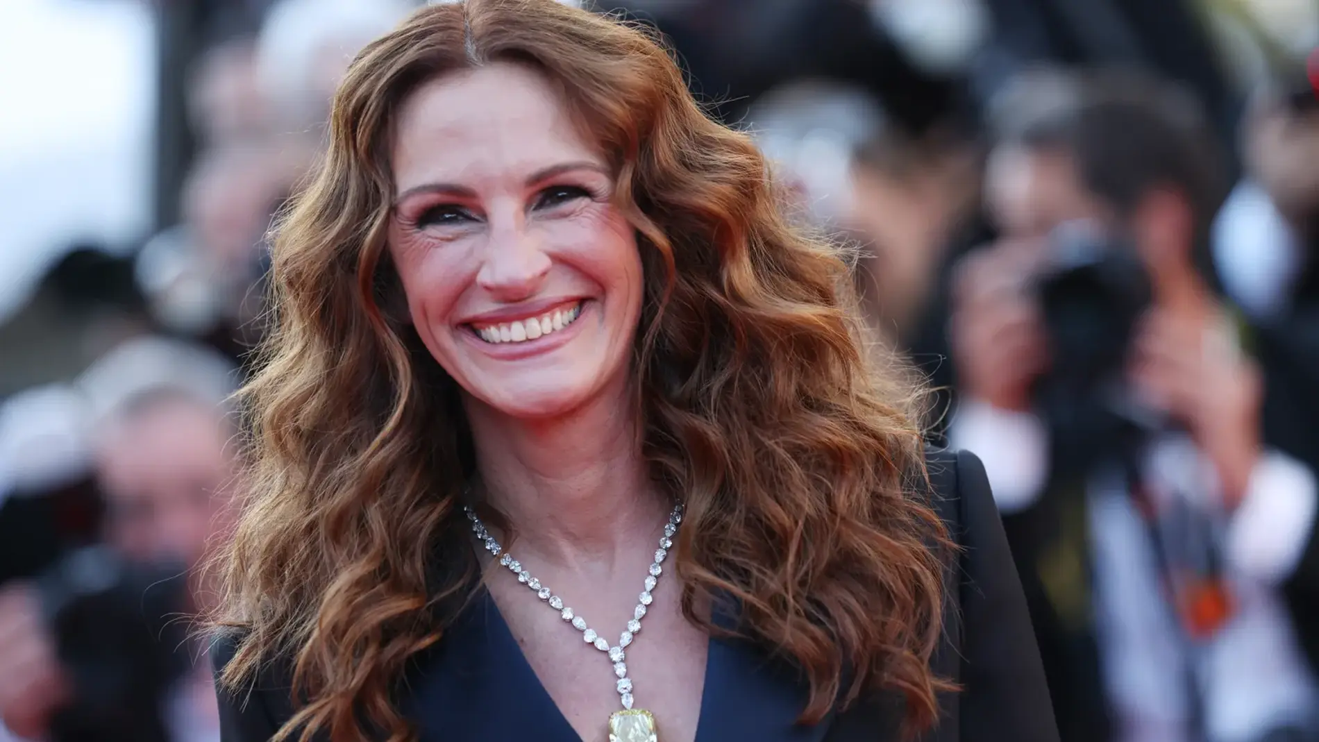 Julia Roberts con la joya central de la colección.