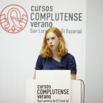 SAN LORENZO DEL ESCORIAL (C.A. MADRID), 18/07/2022.- Lilith Verstrynge, secretaria de Organización de Podemos, durante su intervención este lunes en la mesa redonda "La sociedad de la desconfianza: crisis de la democracia y reimpulso de un proyecto ciudadano" en San Lorenzo del Escorial, Madrid. EFE/Juanjo Martín